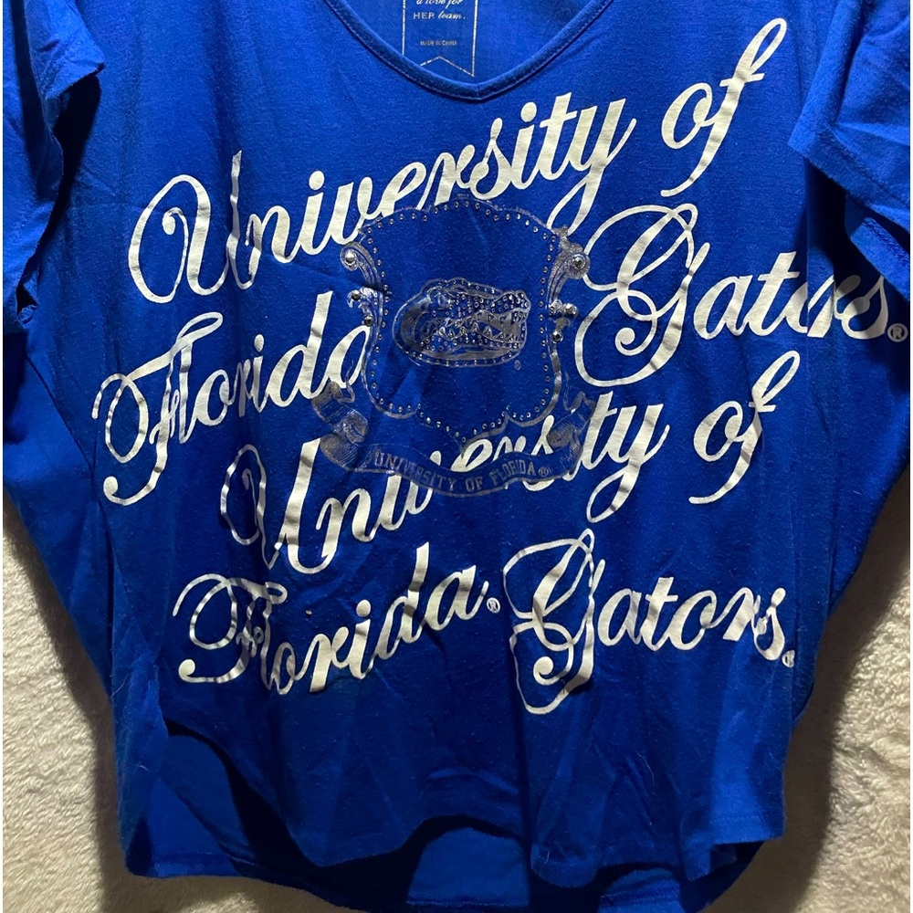 Woman’s Gator blouse medium